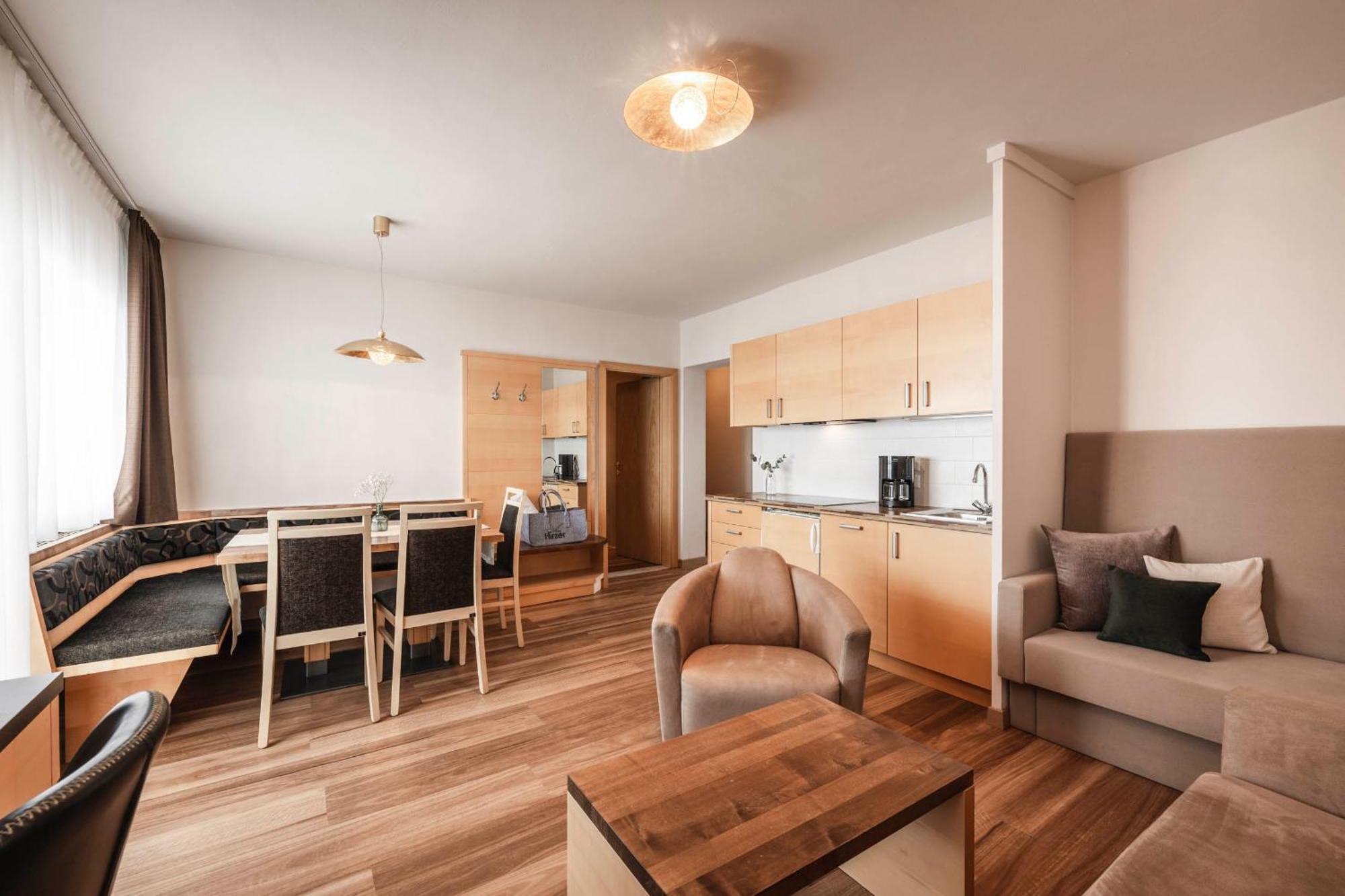 Appartementhaus Residence Hirzer Тироло Стая снимка